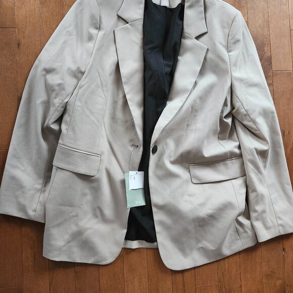 3/$30 sale !!  😎 Brand new HM oversize jacket - Picture 1 of 2